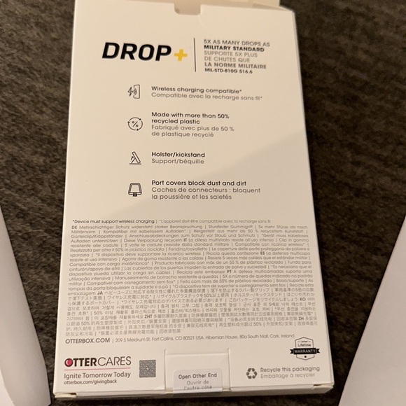 New OtterBox - Defender Series Pro XT MagSafe Hard Shell for Apple iPhone - Picture 4 of 5